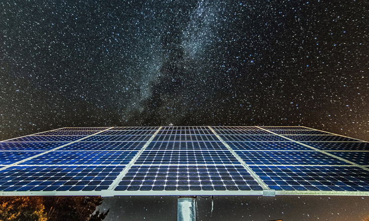Pin mặt trời có hoạt động vào ban đêm